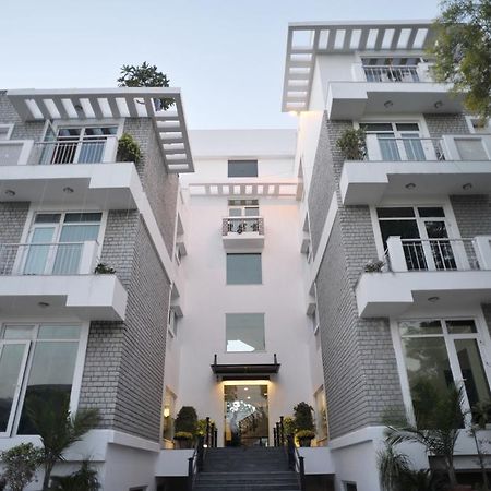 Mantra Amaltas Hotel New Delhi Ngoại thất bức ảnh