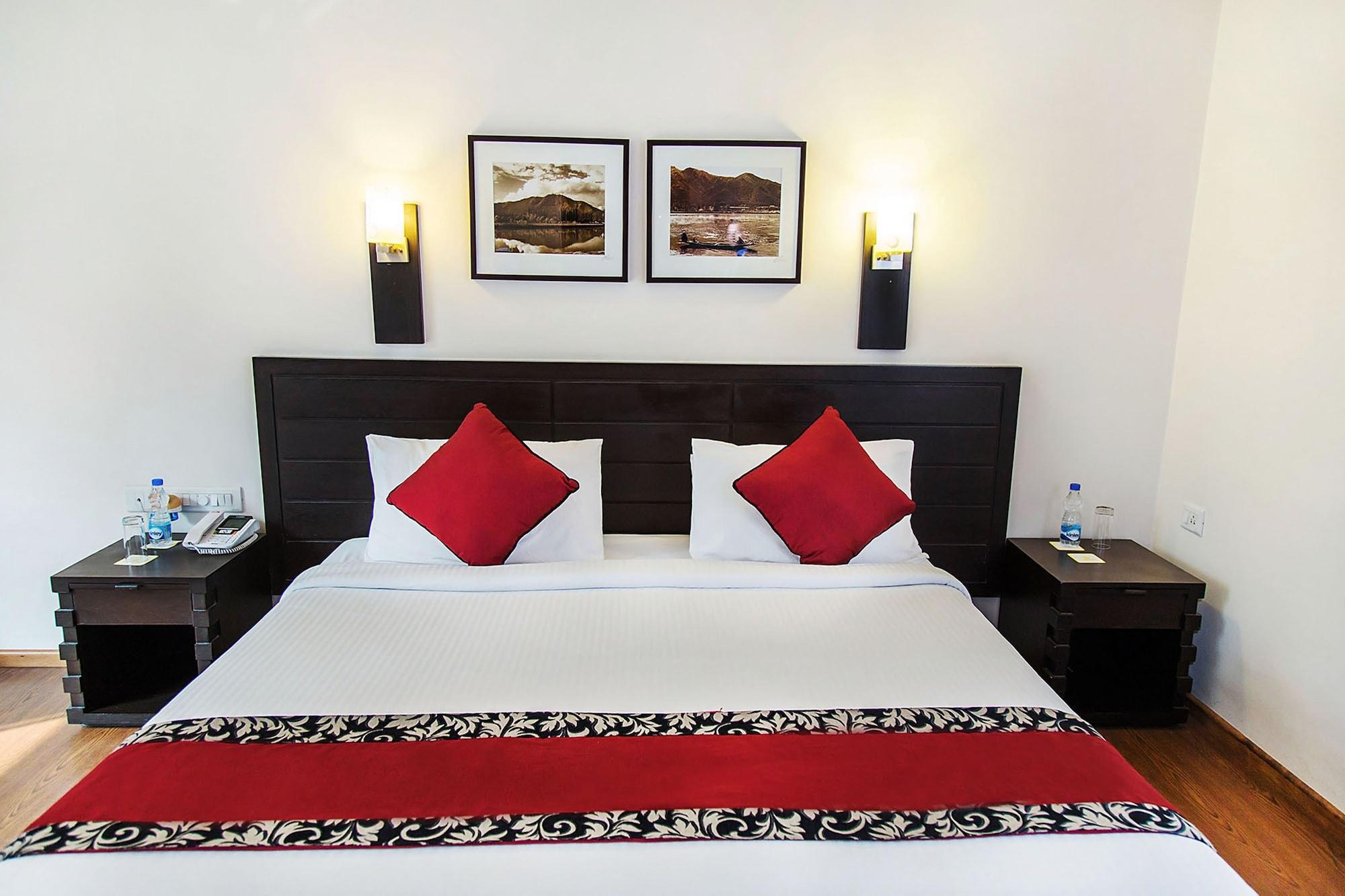Mantra Amaltas Hotel New Delhi Ngoại thất bức ảnh