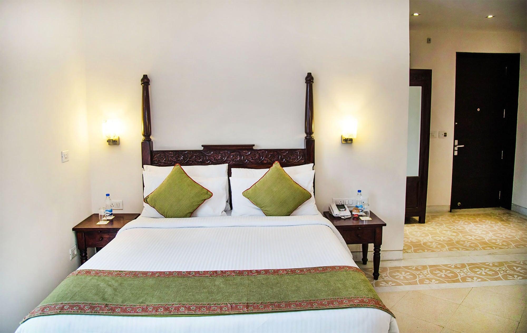 Mantra Amaltas Hotel New Delhi Ngoại thất bức ảnh