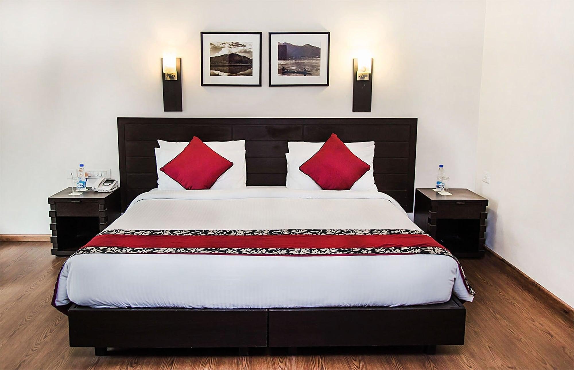 Mantra Amaltas Hotel New Delhi Ngoại thất bức ảnh