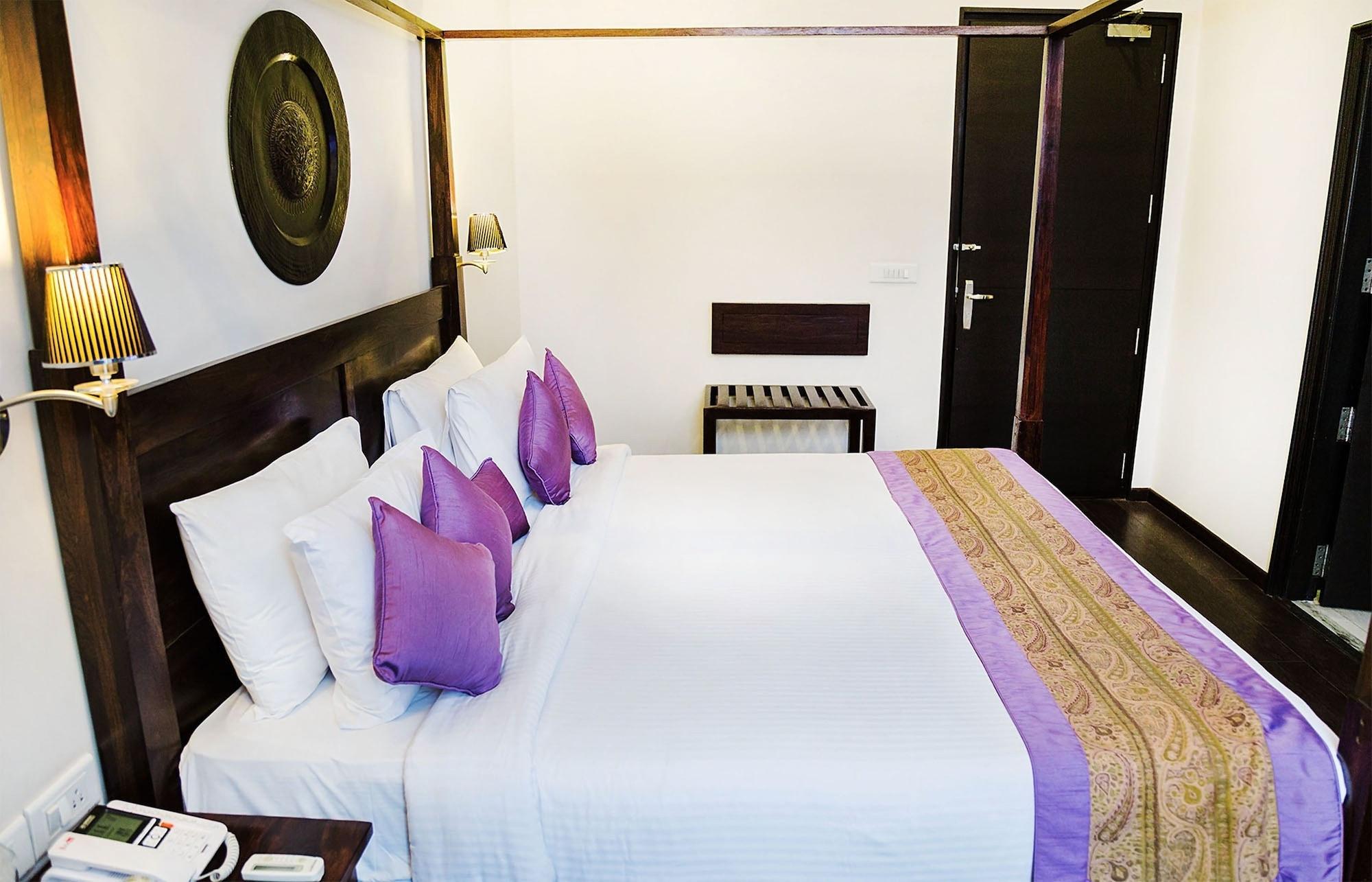 Mantra Amaltas Hotel New Delhi Ngoại thất bức ảnh