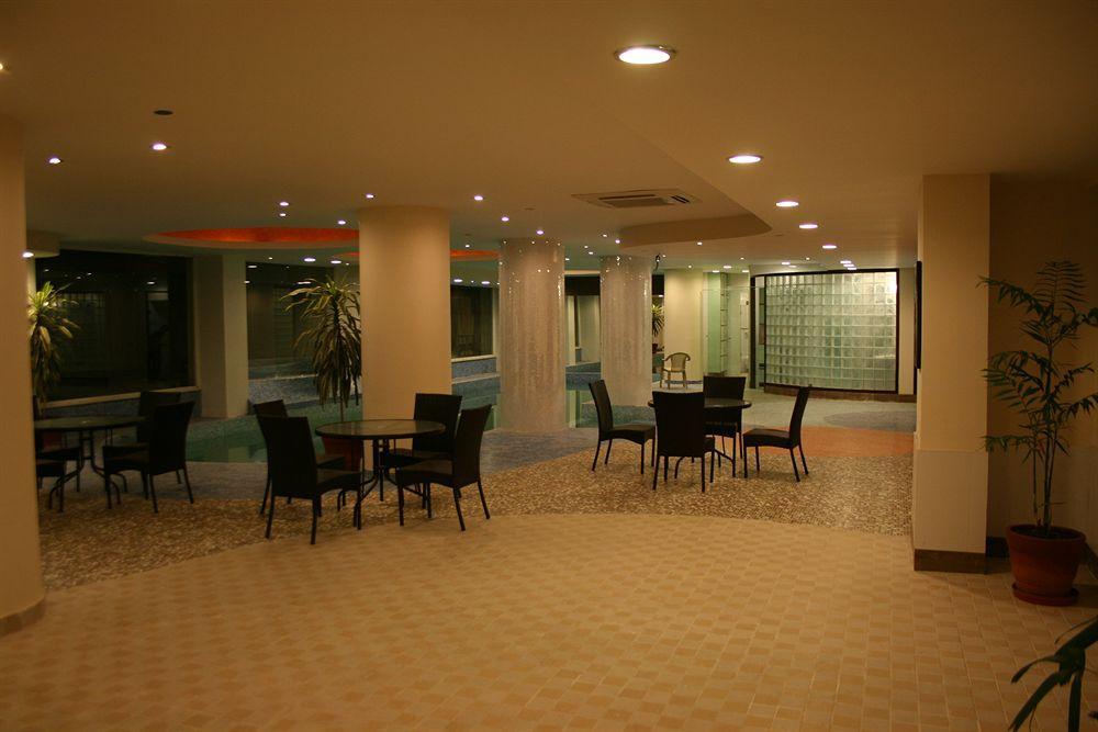 Mantra Amaltas Hotel New Delhi Ngoại thất bức ảnh