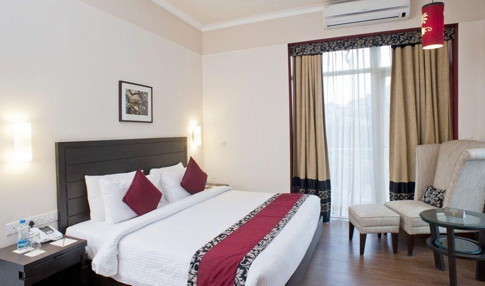 Mantra Amaltas Hotel New Delhi Ngoại thất bức ảnh