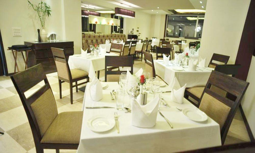 Mantra Amaltas Hotel New Delhi Ngoại thất bức ảnh