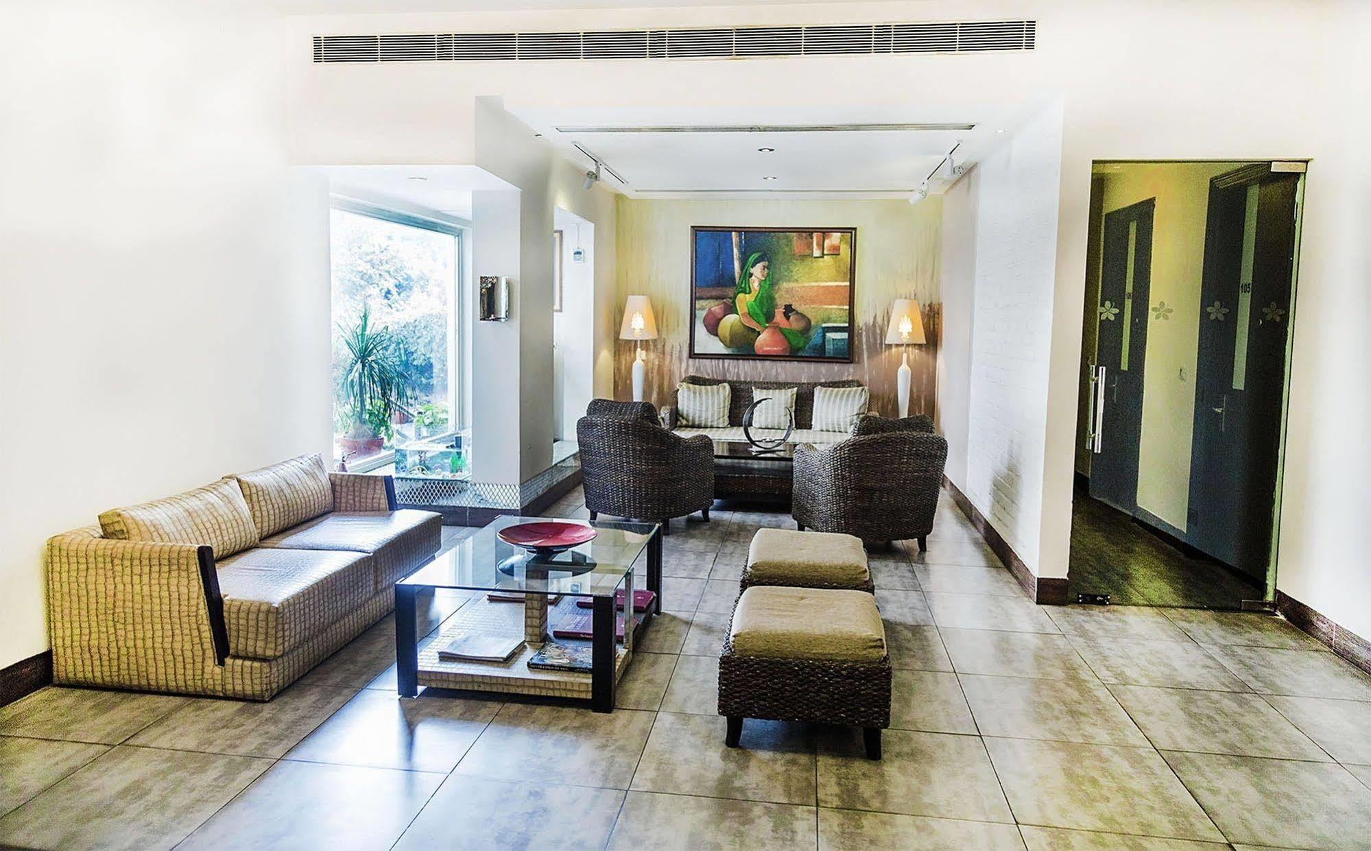 Mantra Amaltas Hotel New Delhi Ngoại thất bức ảnh