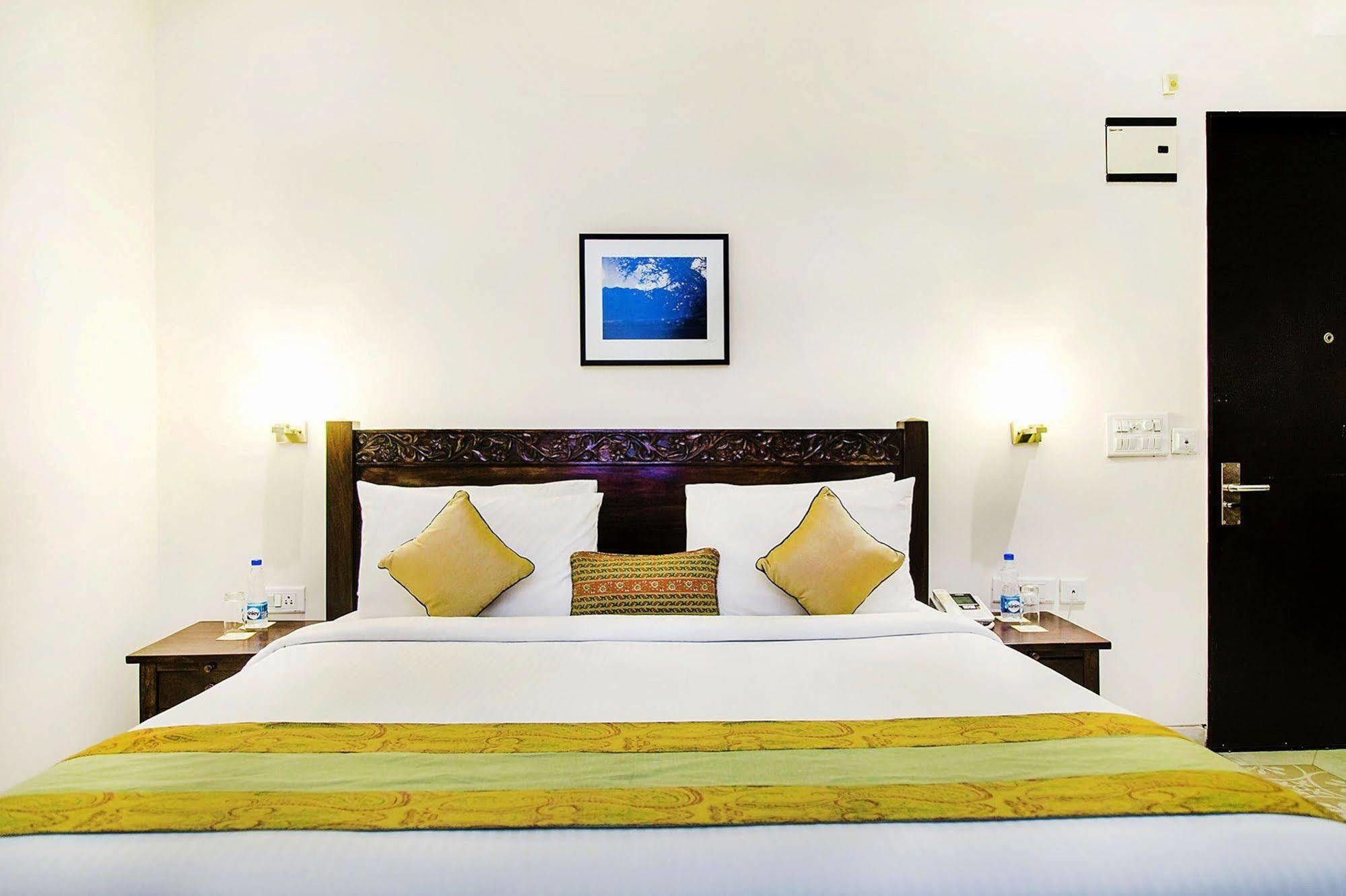 Mantra Amaltas Hotel New Delhi Ngoại thất bức ảnh