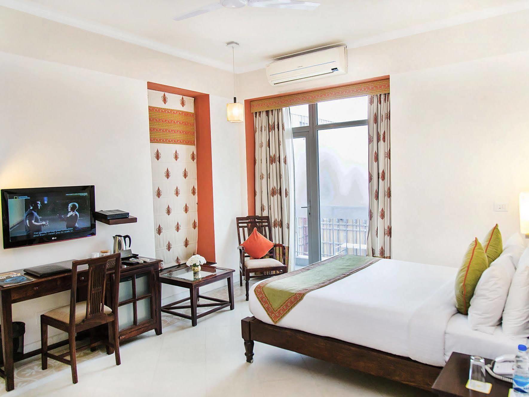 Mantra Amaltas Hotel New Delhi Ngoại thất bức ảnh